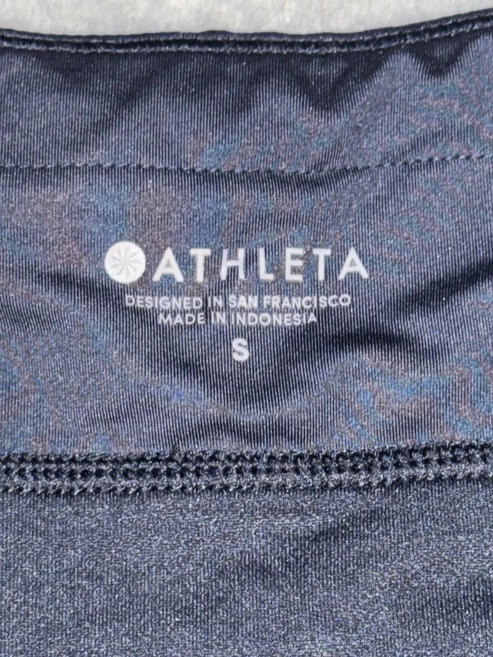 Athleta Laser Cut Running Shorts Floral Navy Blue and White Women’s Size Small